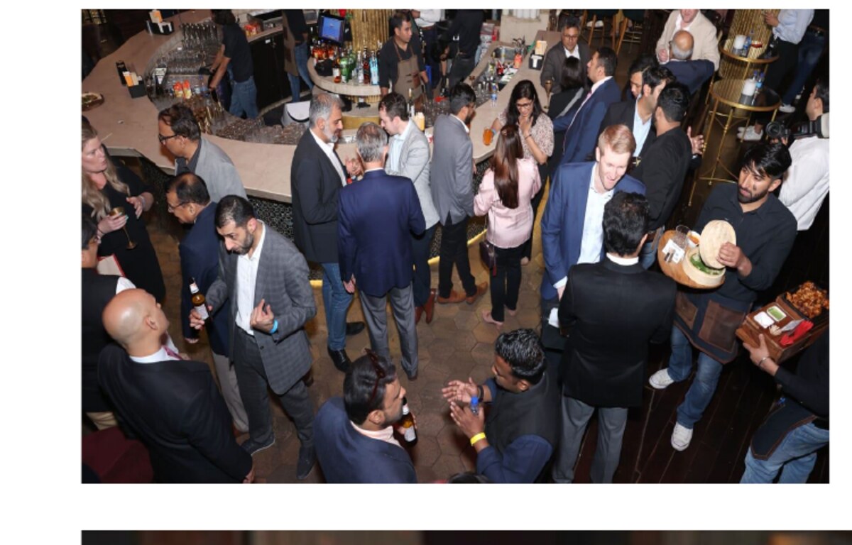 Guests mingling at the UK-India CEO Forum evening mixer